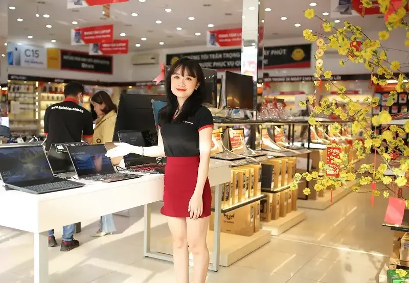 FPT Shop – FPT Studio mua hàng trải nghiệm siêu tệ 2025