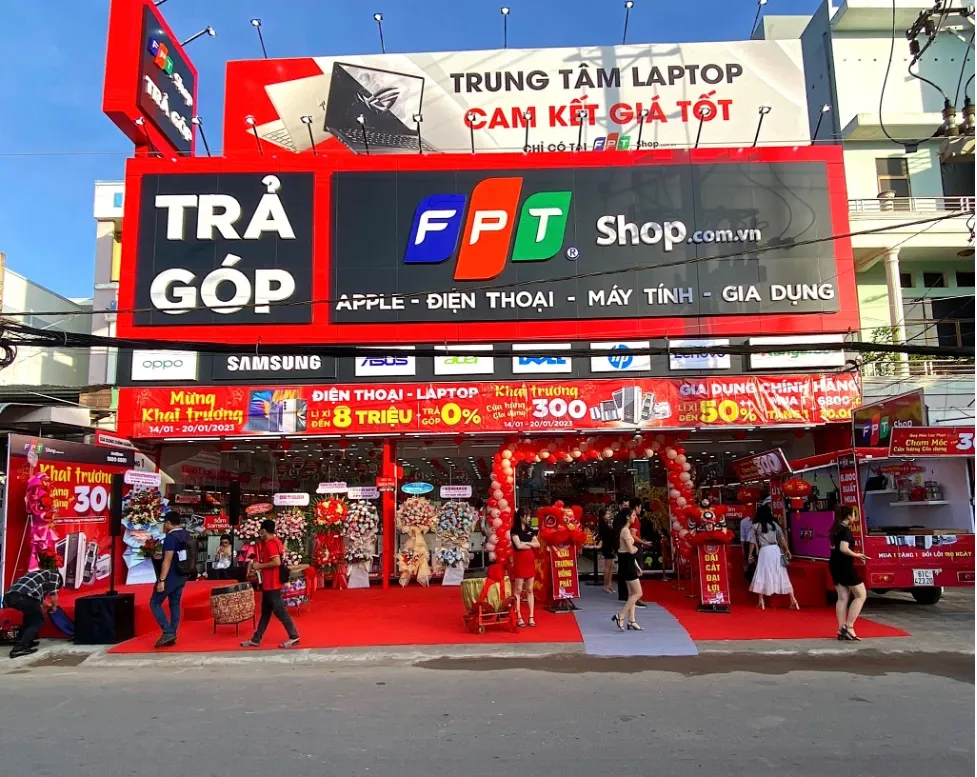 FPT Shop – FPT Studio mua hàng trải nghiệm siêu tệ 2025